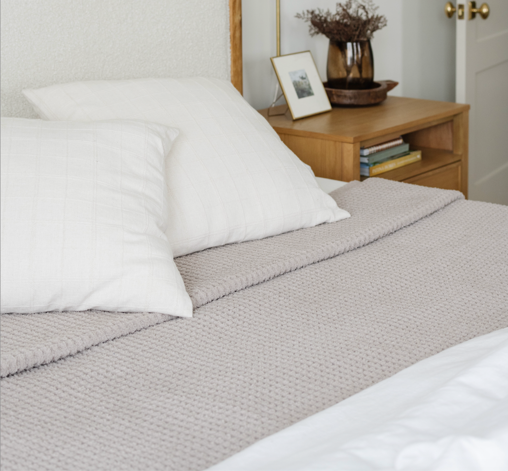 Introducing the Saranoni Waffle Knit Blanket: Everyday Luxury Meets Timeless Style