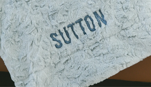 Customized Creations: Why a Baby Blanket with Name Embroidered is the Perfect Gift
