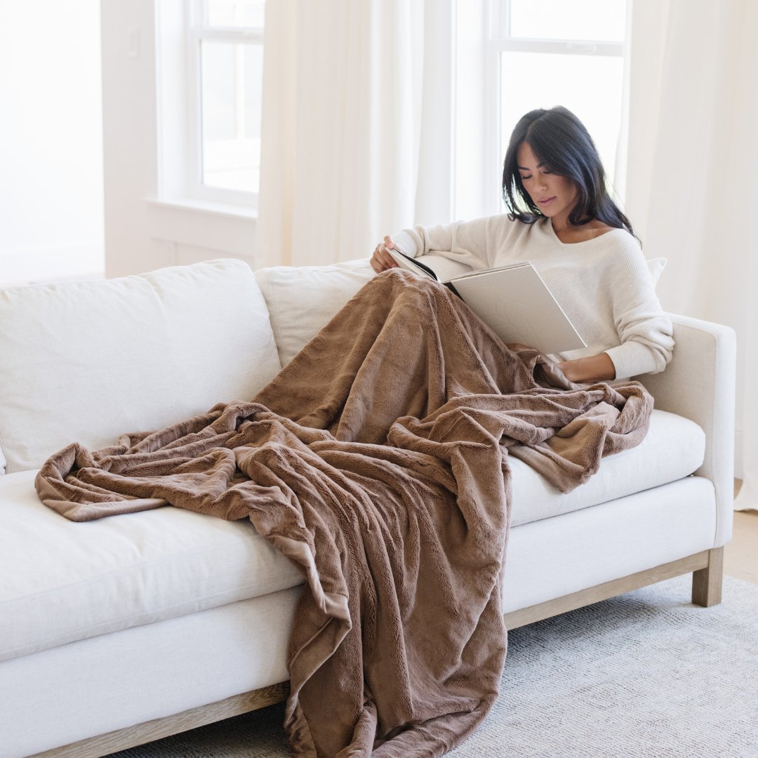 Saranoni's Lush Blanket: The Original Comfort Experience