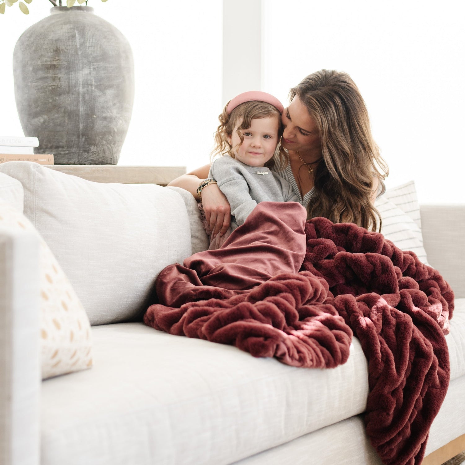 RUCHED FAUX FUR BLANKETS - Saranoni