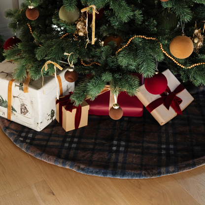 GRAND FAUX FUR TREE SKIRTS