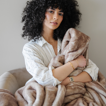 GRAND FAUX FUR THROW BLANKETS