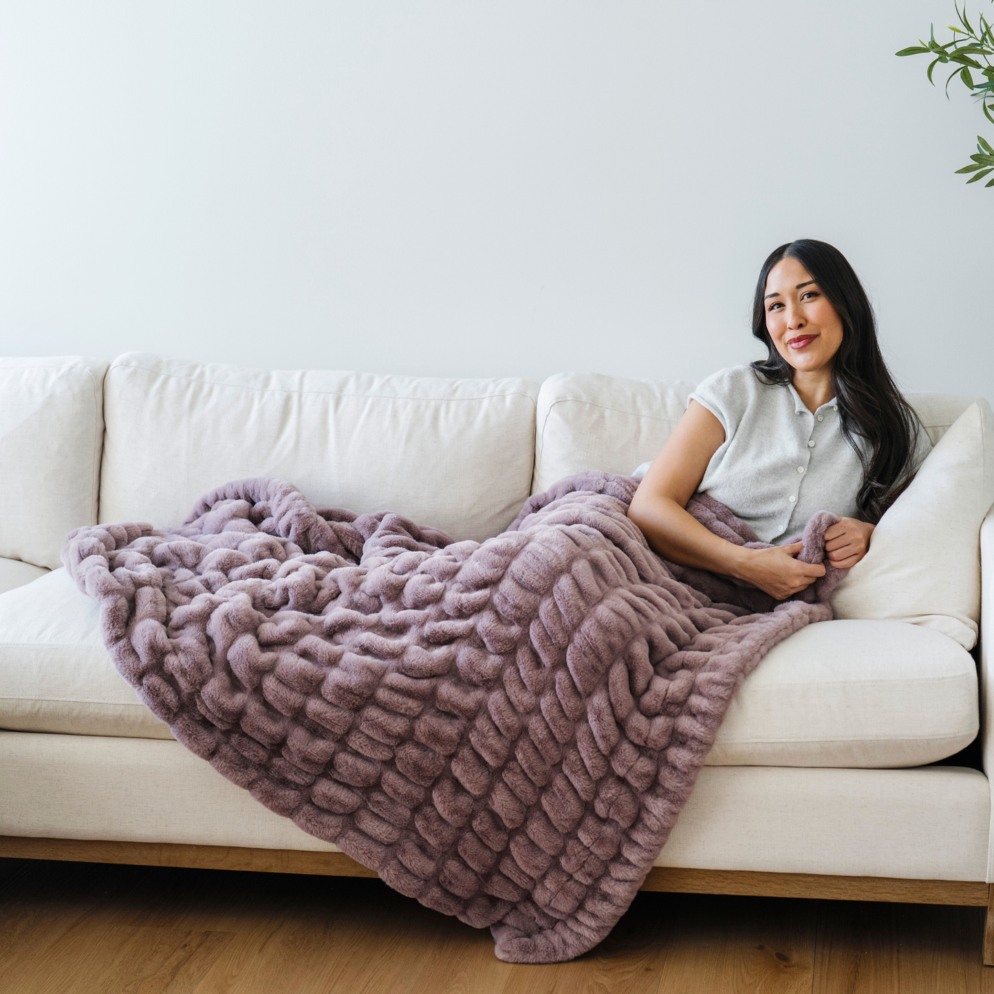 DOUBLE RUCHED FAUX FUR THROW BLANKETS