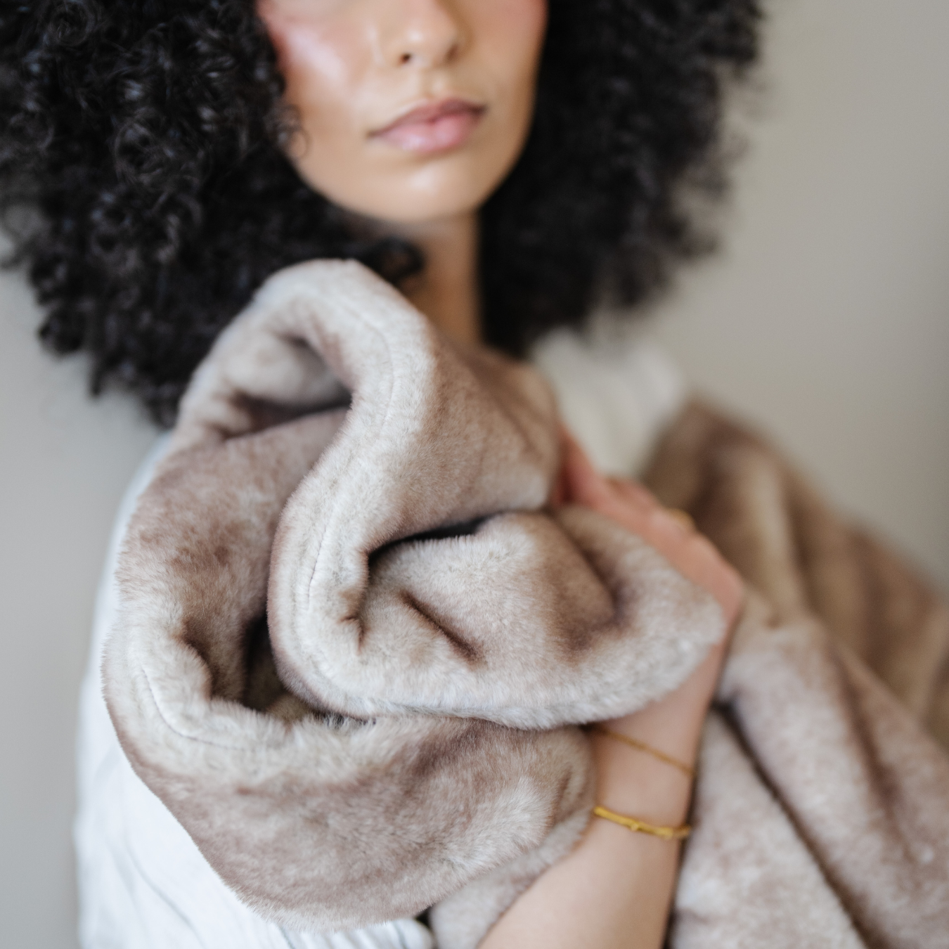 GRAND FAUX FUR THROW BLANKETS