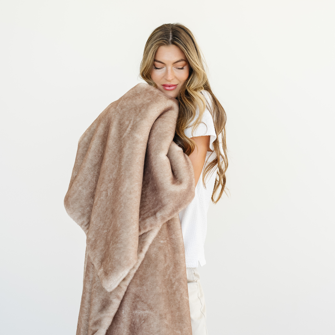 GRAND FAUX FUR XL THROW BLANKETS