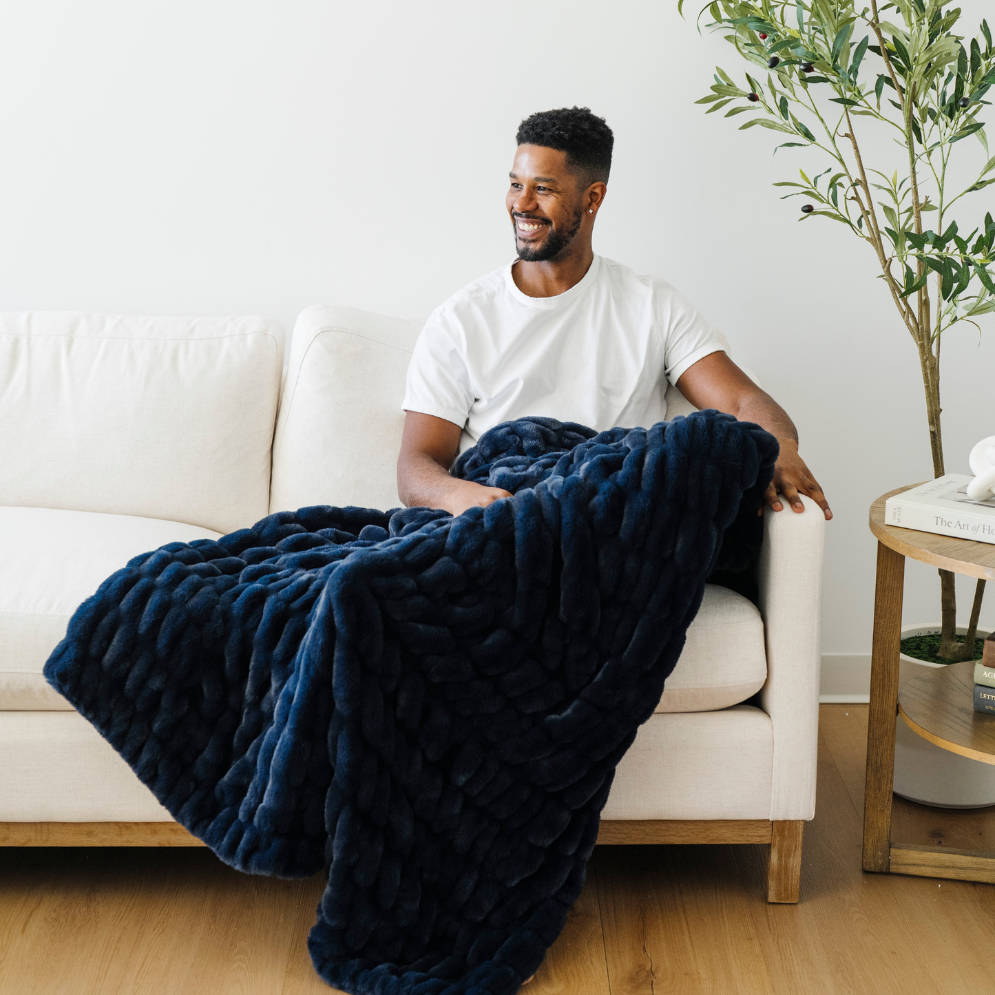 DOUBLE RUCHED FAUX FUR THROW BLANKETS