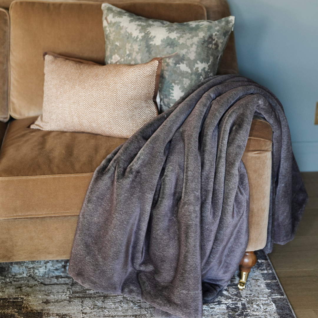 GRAND FAUX FUR XL THROW BLANKETS