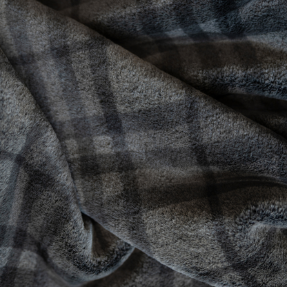 GRAND FAUX FUR TREE SKIRTS