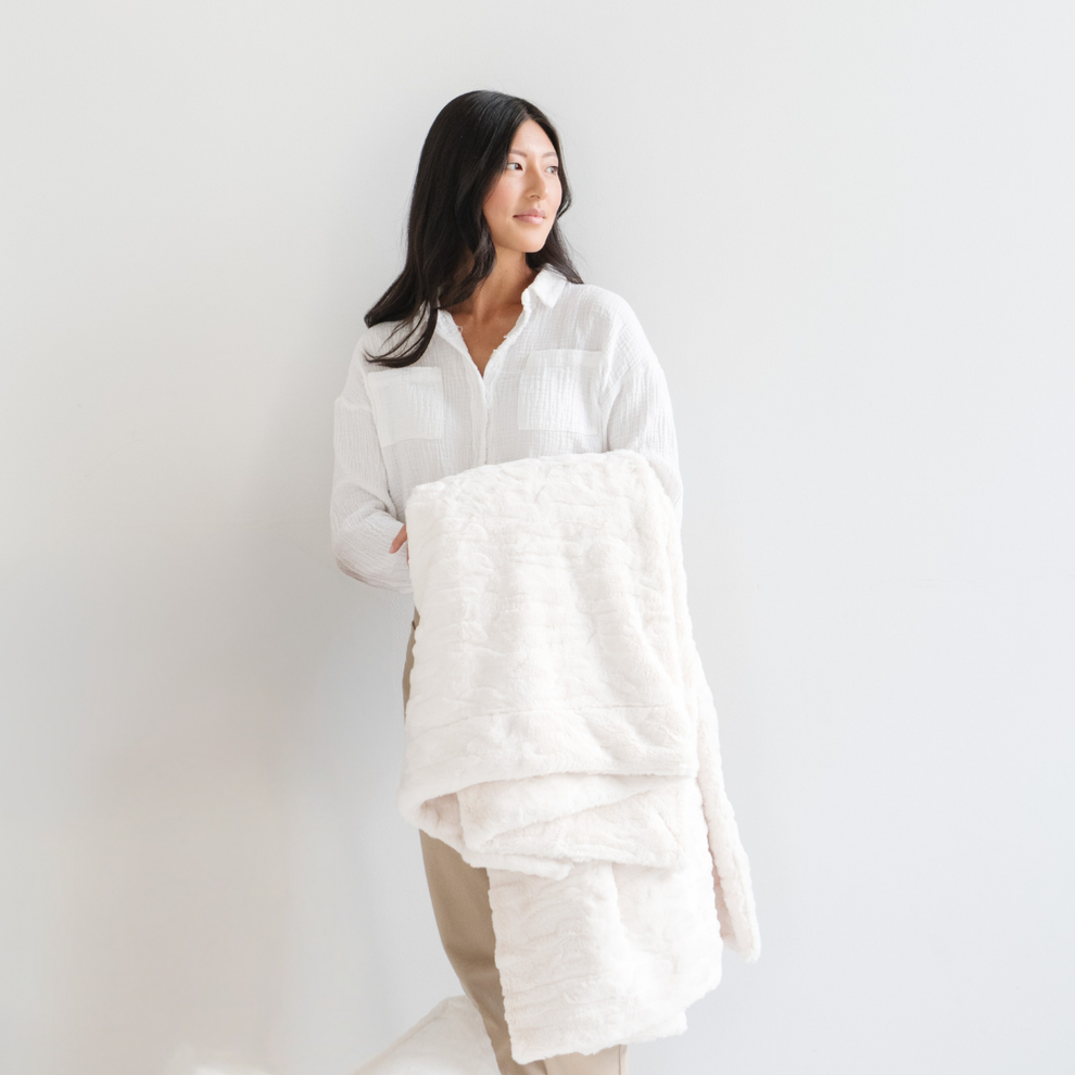 Saranoni Faux Fur Throw Blanket – Soft & Stylish Design