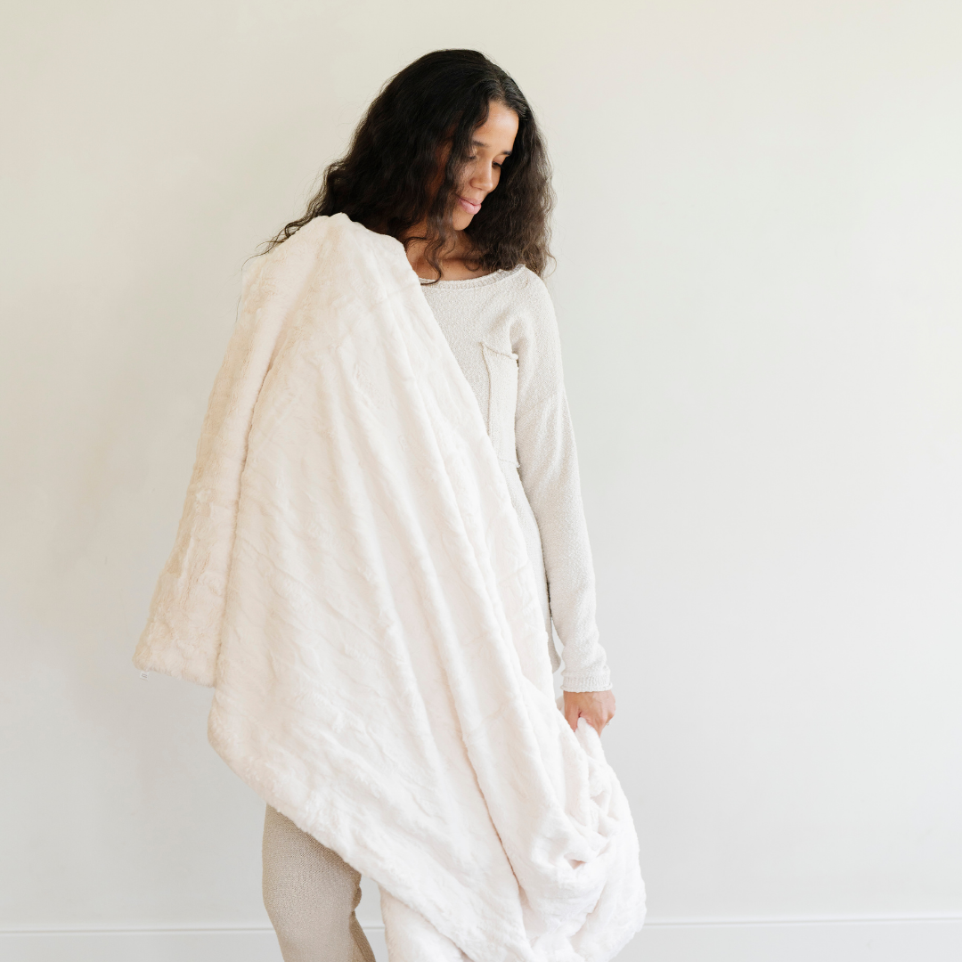 Saranoni Throw Blanket