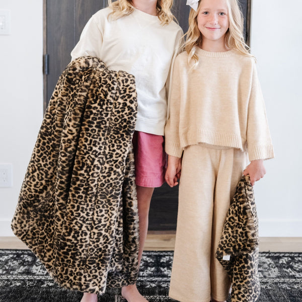 Classic Leopard Faux Fur Mini Blanket - Saranoni