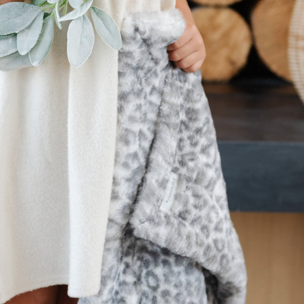 Snow Leopard Faux Fur Receiving Blanket - Saranoni