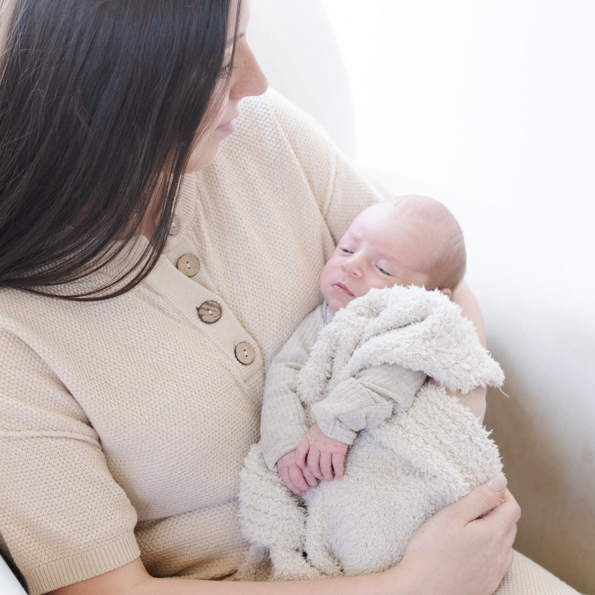 Mom soothing baby in extra soft Buttermilk BAMBONI® RECEIVING BLANKETS - Saranoni