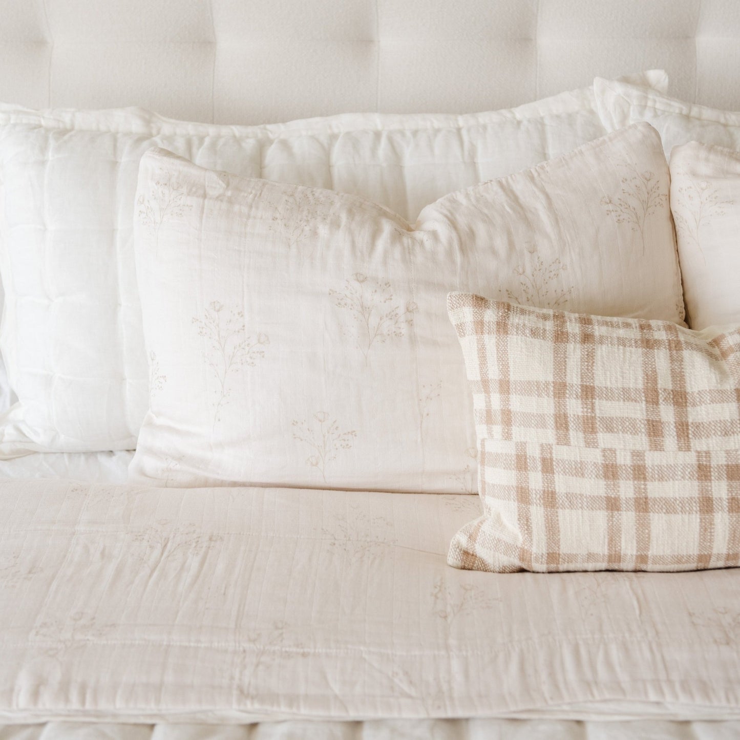 Gentle and breathable kids' bamboo rayon muslin quilt, featuring an adorable pattern that brings joy to any room.