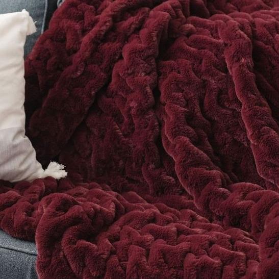 CRANBERRY RUCHED MINKY XL THROW BLANKET - Saranoni