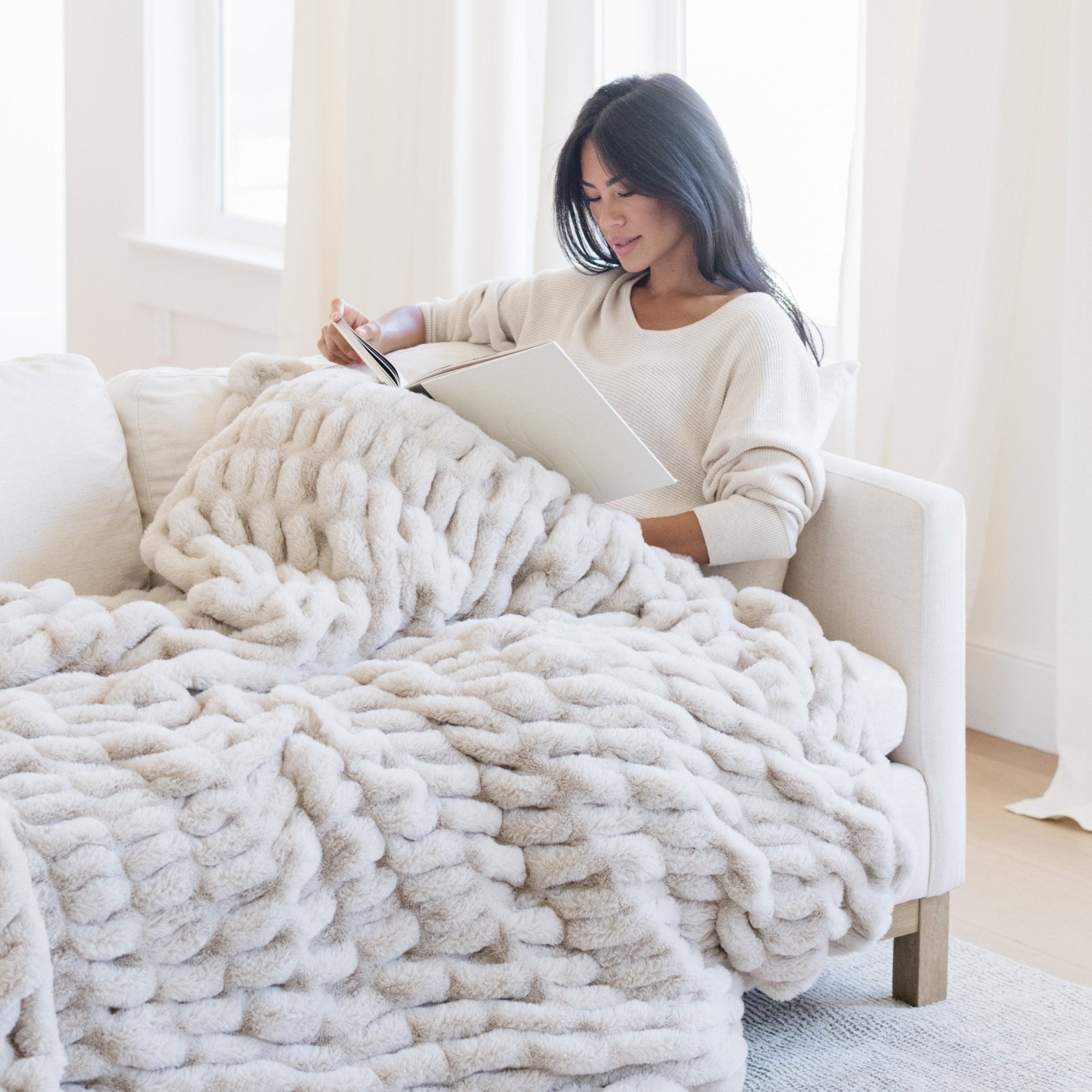 DOUBLE RUCHED FAUX FUR XL THROW BLANKETS