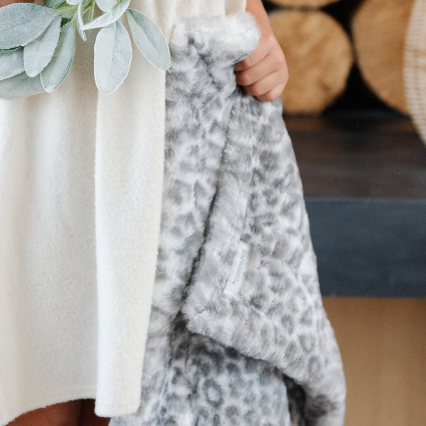 FAUX FUR RECEIVING BLANKETS - Saranoni big fluffy Leopard Faux Fur blanket, 30x40 inches, lush poly microfiber, super soft and comfy, perfect large throw blanket for relaxation.