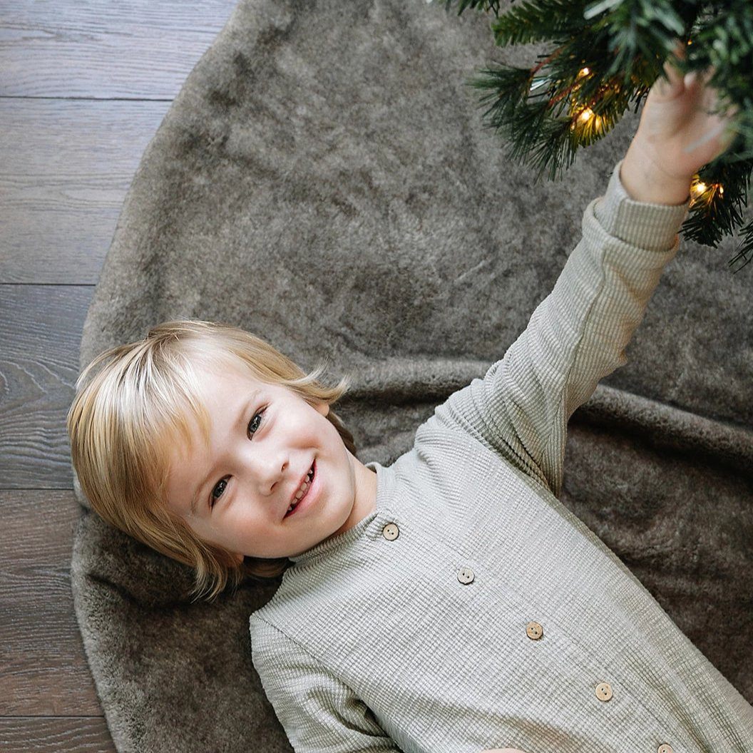 GRAND FAUX FUR TREE SKIRTS - Saranoni