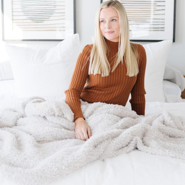 KNITTED FAUX FUR THROW BLANKETS - Saranoni