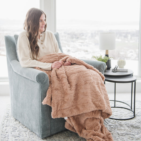 PATTERNED FAUX FUR THROW BLANKETS - Saranoni