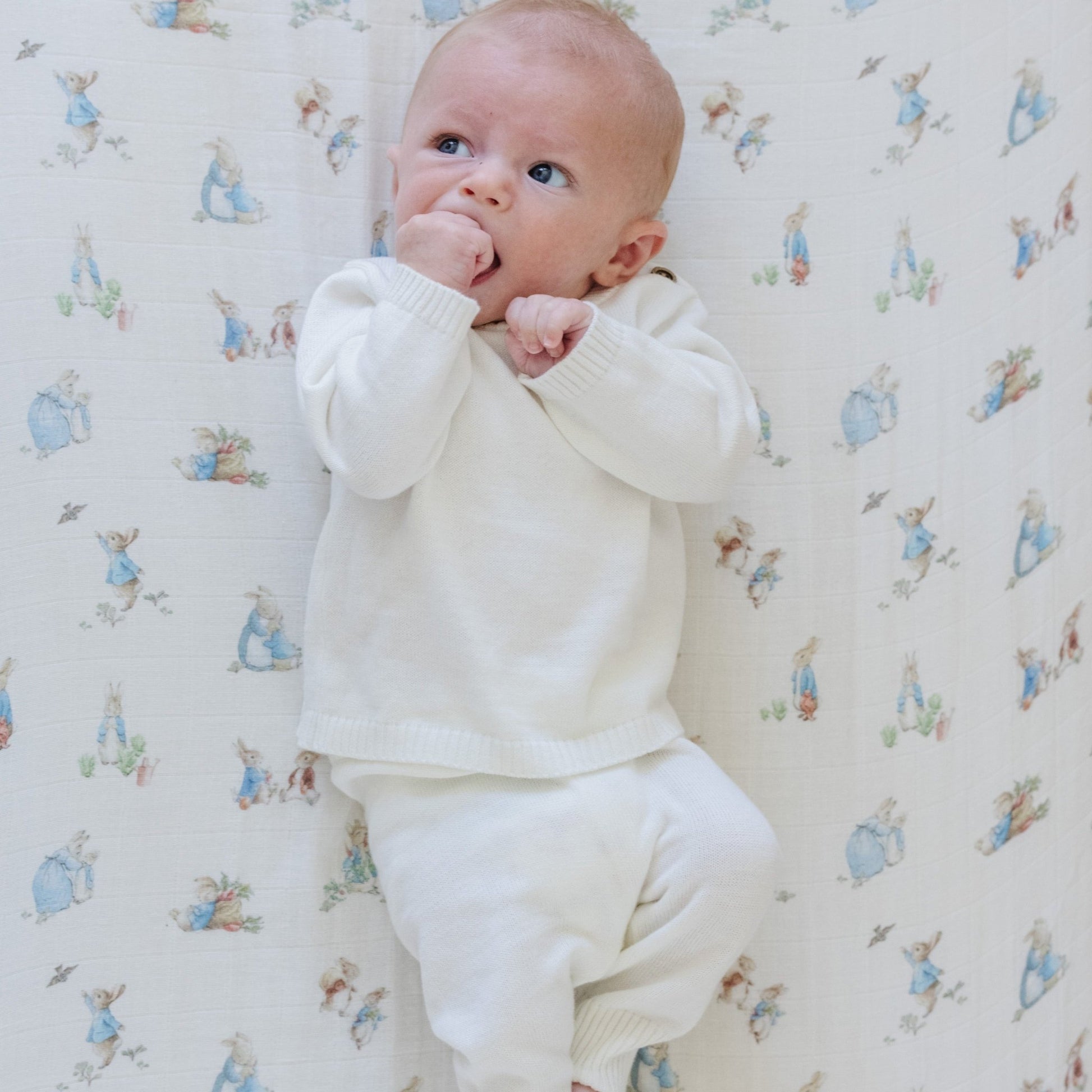 PETER RABBIT™ COTTON MUSLIN CRIB SHEETS - Saranoni