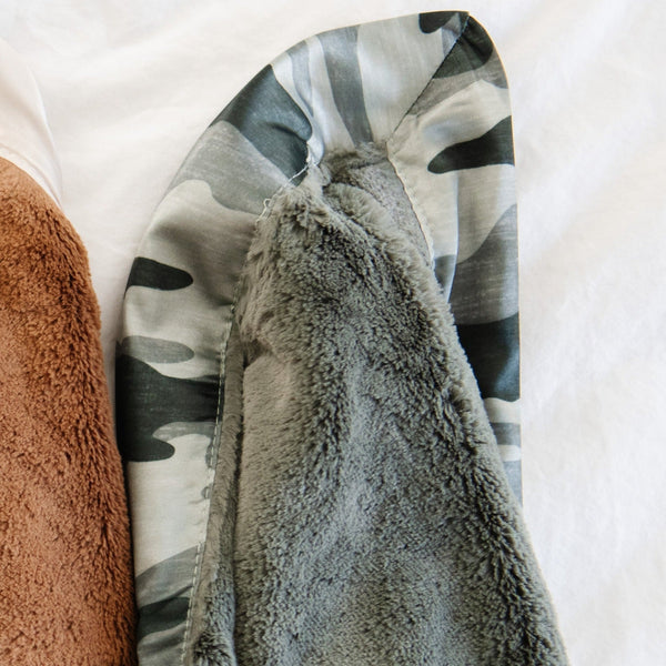 Weekender Tote Bag + Cozy Plush Blanket - Victoria's Secret - vs